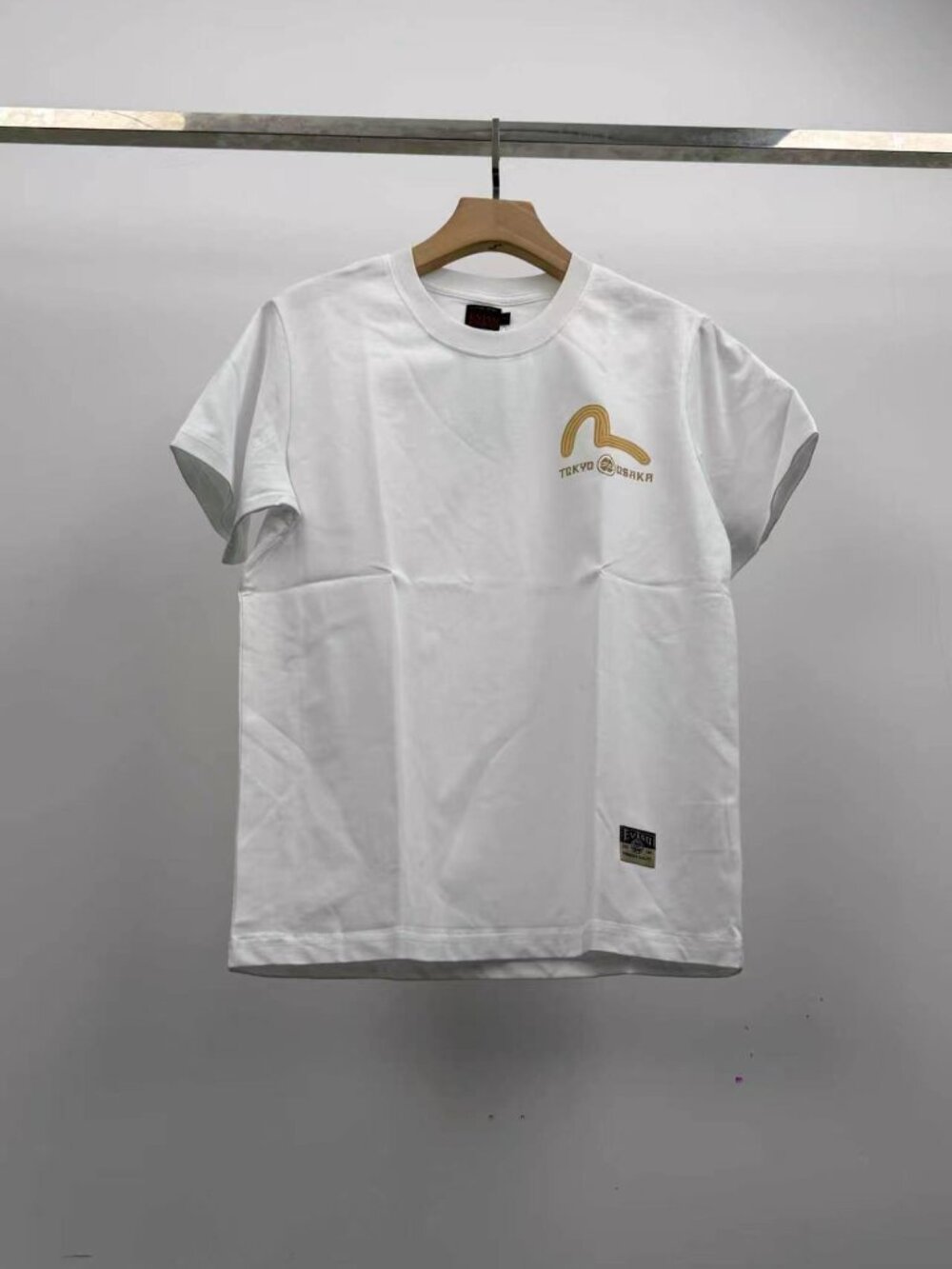 Evisu White Short-Sleeve Crewneck T-Shirt with Gold Logo